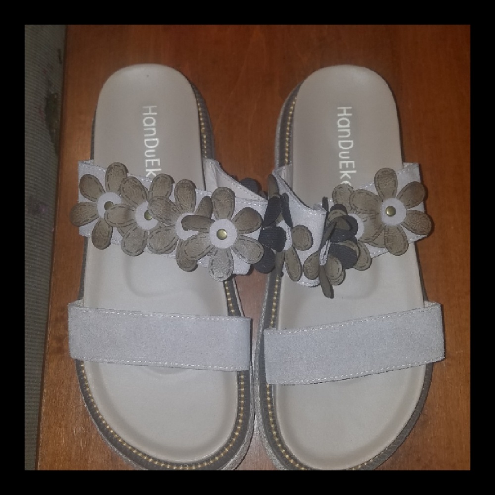 Handueke sandals